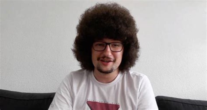 Who is David Ellett Dating Now?