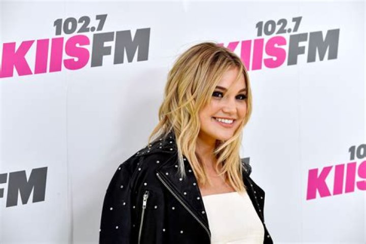 Who is Olivia Holt Dating Now